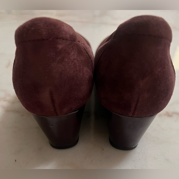 Womens 8 M Clarks Mallory Berry Wedge Heel Loafers Burgundy Suede Leather - Picture 3 of 7
